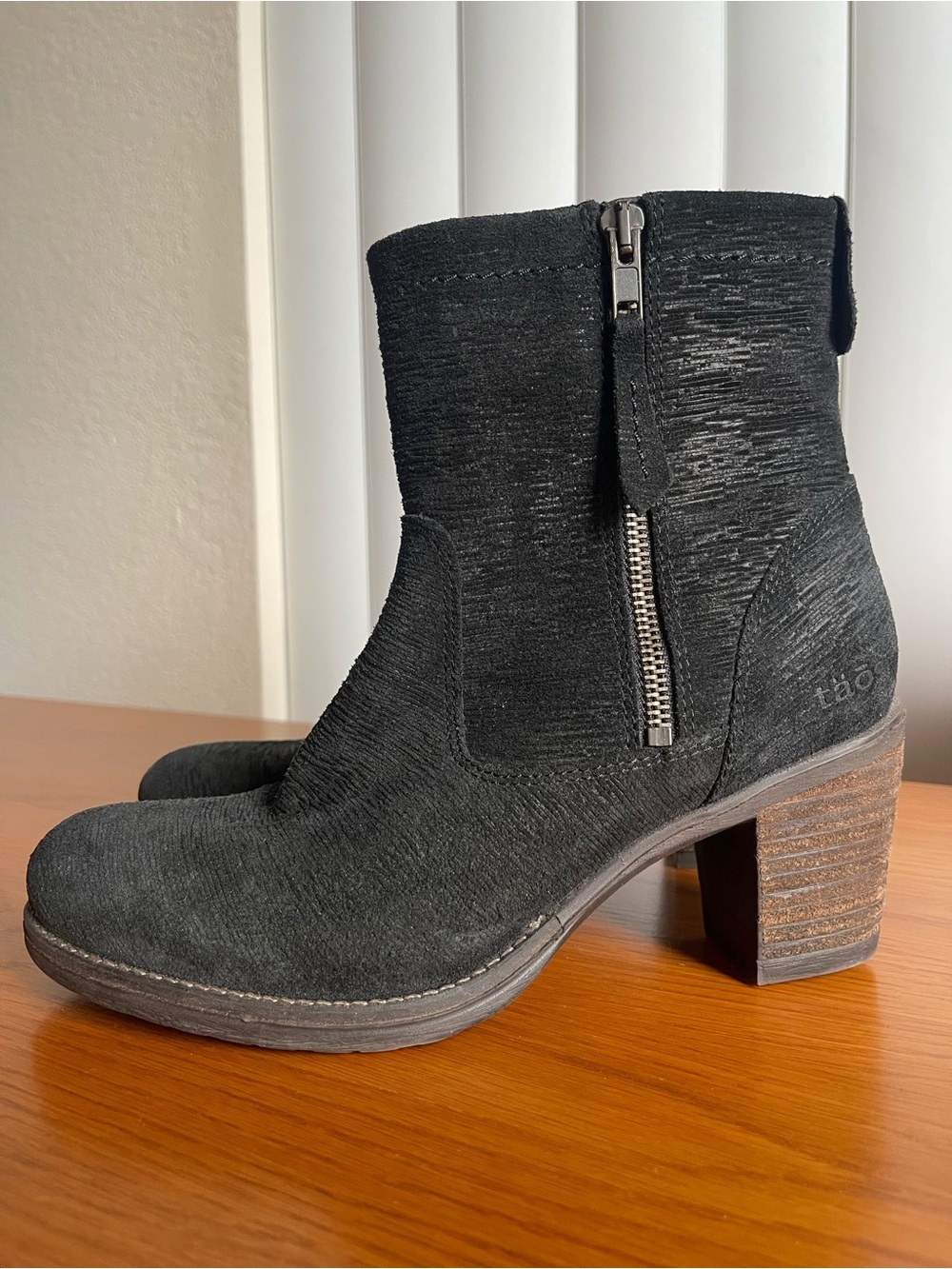 Taos Shaka 2 Ankle Boots Black Size 6-6.5 - Picture 2 of 12